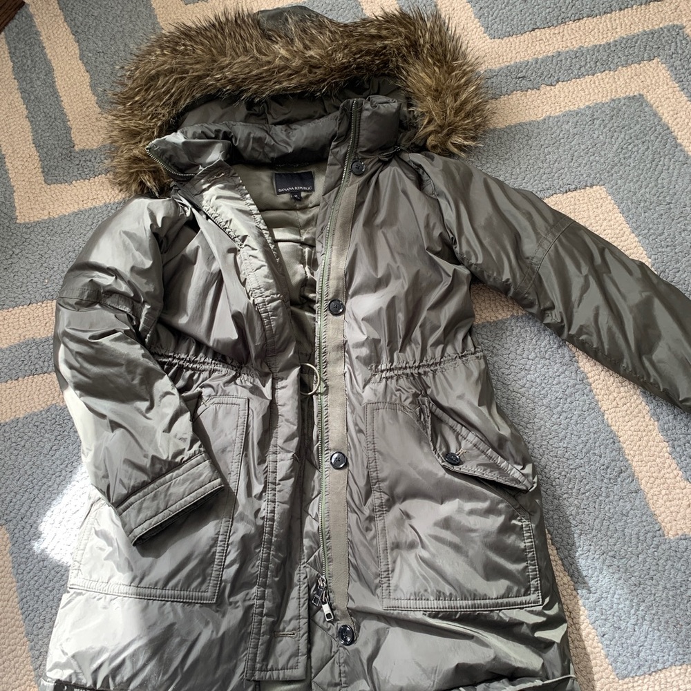 Banana Republic rain repellent Puffer with faux fur trim